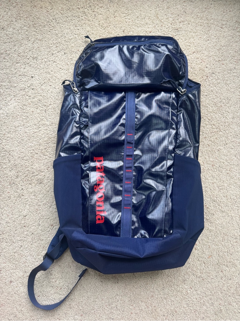 Patagonia black hole 25L Navy Blue Backpack